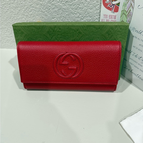 Gucci Red Pebbled Leather Wallet with Embossed Logo - Picture 3 of 12